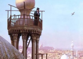 المؤذن وهو يدعو من أعلى المئذنة المؤمنين الى الصلاة
